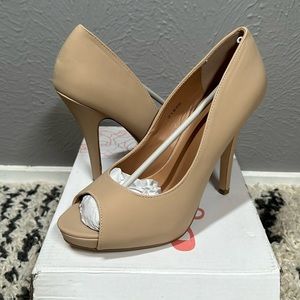 Brand New In Box - JG Lois Nude Peep Toe Heel Women's Size 9
